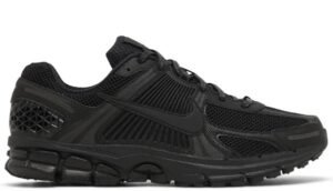 Air Zoom Vomero 5 'Triple Black'