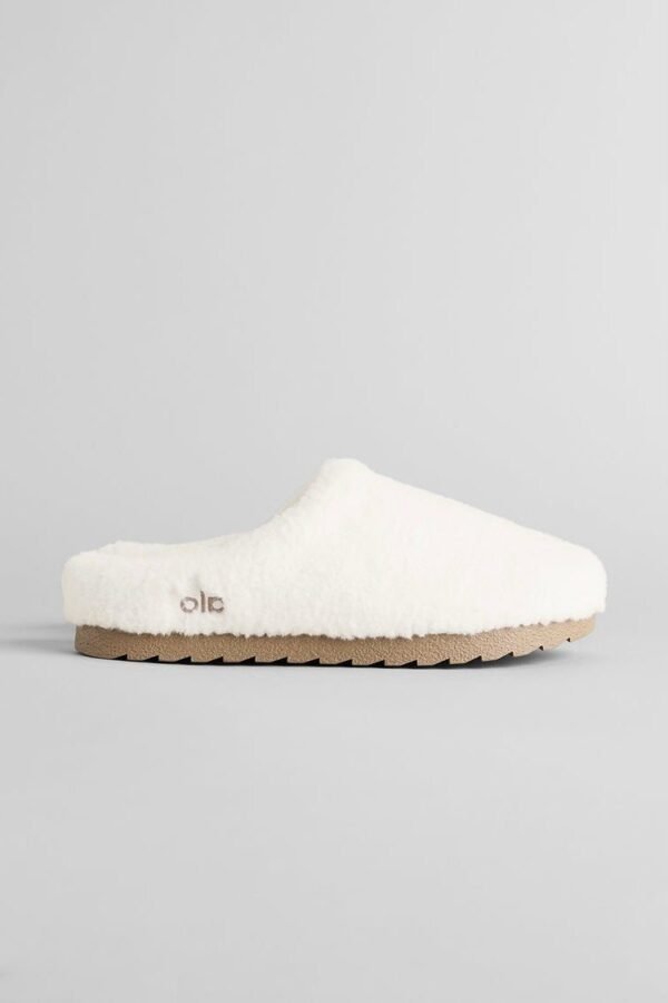 Alo Yoga Sherpa Recovery Slipper in the ivory color