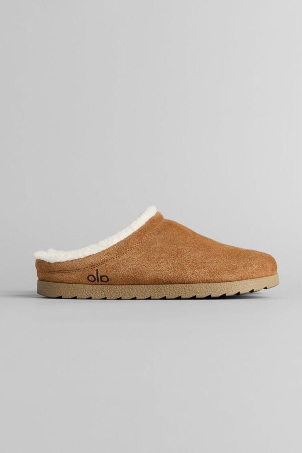 Alo Sherpa Recovery Slipper in the saddle colorway. 
