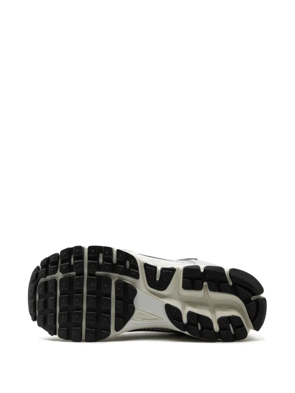 Nike Zoom Vomero 5 Photon Dust Metallic Silver - Image 5